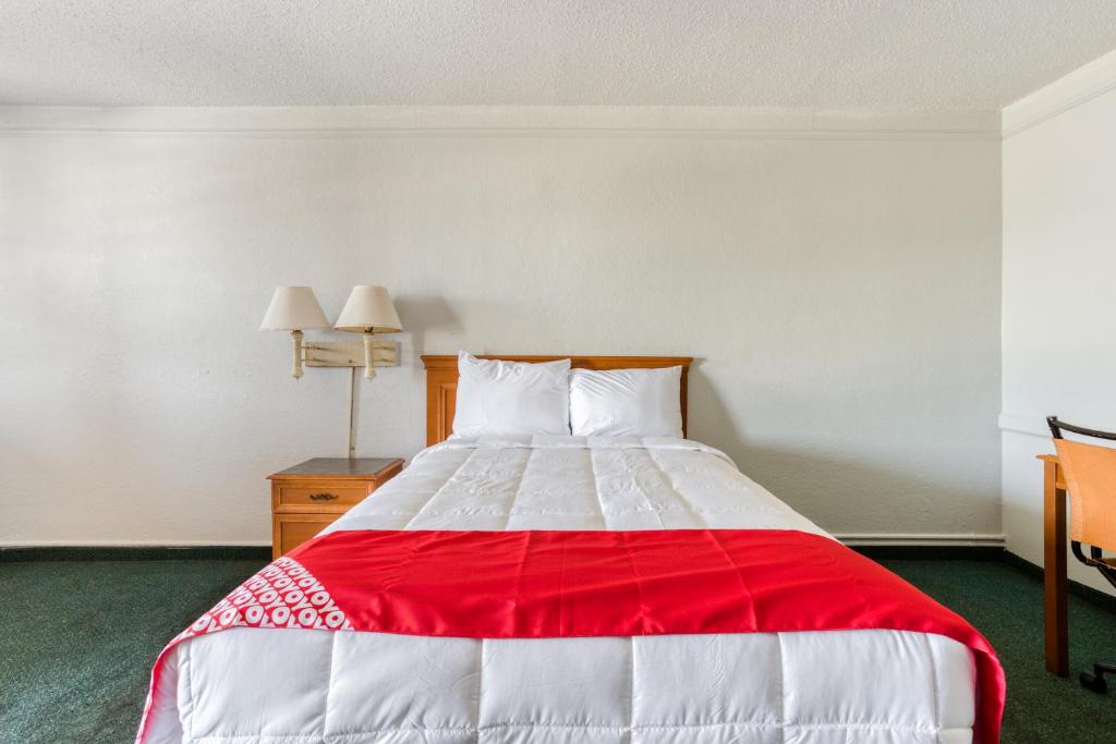 Another View of a Guest Room