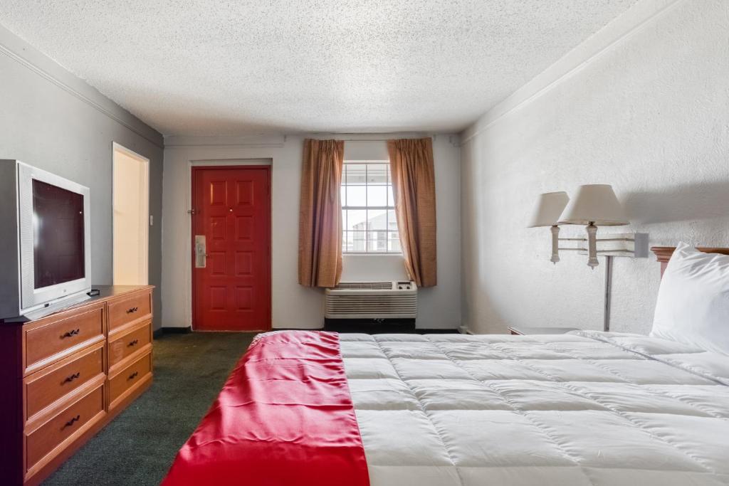 Spacious Guest Room
